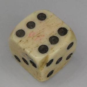 Dés de jeu artisanaux en corne et os, dés cubiques en corne de buffle avec design et taille personnalisables - Product Image 2