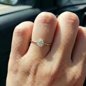 Anillo Solitario Ovalado de Moissanita, Piedra de Nacimiento de Abril, Minimalista, Plata 925, Anillo de Compromiso - Product Image 3