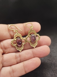 Boucles d'oreilles pendantes en laiton et améthyste, pierre précieuse naturelle violette, faites à la main, vente en gros - Product Image 3