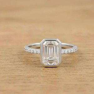 Bague Solitaire Demi-Éternité en Or Massif 10K 14K 18K avec Émeraude et Diamant de Laboratoire Rond, Clarté DEF VS VVS, Bague de Mariage en Moissanite - Product Image 3