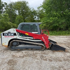 Cargadora Compacta Takeuchi TL150 de Alta Resistencia, Controles Fluidos, Motor Potente, Productividad Confiable - Product Image 6