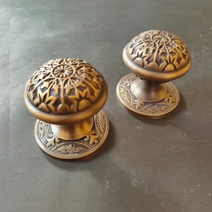 Juego de 2 tiradores redondos de latón para puerta, tiradores decorativos de latón, herrajes vintage para puertas interiores, armarios y el hogar - Product Image 3