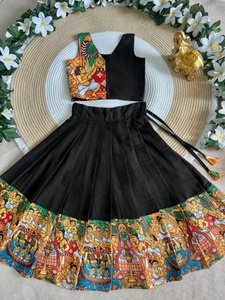 Conjunto de Lehenga Tradicional Negro de Algodón para Niñas con Borde Estampado Colorido, Impresión Digital, Corte Holgado, Largo hasta el Suelo, para Diwal - Product Image 4