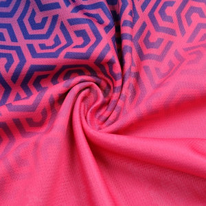 ชุดฟุตบอลที่ทำจากวัสดุซับเหงื่อ ออกแบบมาเพื่อช่วยให้นักเตะรู้สึกเย็นและแห้งขณะแข่งขันฟุตบอลอย่างหนัก - Product Image 4