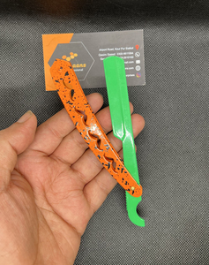 Navaja de barbero turca de hoja recta plegable, de acero inoxidable con recubrimiento en polvo, con soporte para navaja y cuerpo personalizable en color. - Product Image 5