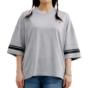 T-shirt style maillot de football américain streetwear gris en polyester, décontracté, respirant, unisexe, à rayures personnalisées, fournisseur principal - Product Image 3