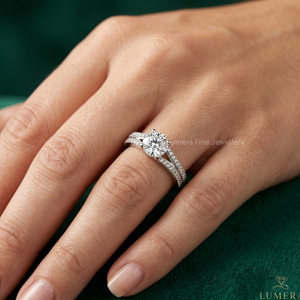 Bague de fiançailles en diamant de laboratoire rond certifié IGI, à double sangle pavée de diamants, en or blanc 9K, 10K, 14K, 18K pour femme - Product Image 5