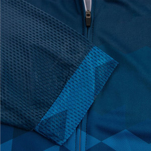 Maillot de cyclisme confortable pour femme, qui évacue l'humidité, offrant une coupe flexible et convient aux longues balades. - Product Image 5