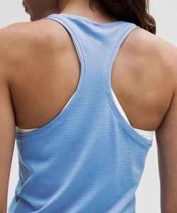 เสื้อกล้ามถักนิตติ้งสีฟ้าอ่อนสำหรับผู้หญิง คอกว้าง สีพื้น ระบายอากาศได้ดี ผลิตจากผ้าสแปนเด็กซ์และโพลีเอสเตอร์ สไตล์มินิมอล ทรงปกติ - Product Image 4