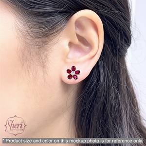 Boucles d'oreilles clous de luxe en or blanc massif 18 carats pour femme, forme fleur, rubis naturel rouge et diamants, par Sheri Jewels, pour anniversaire - Product Image 4