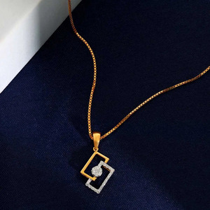 Collar con Colgante de Diamante Rectangular Geométrico de Diseño Calado y en Capas - Product Image 3