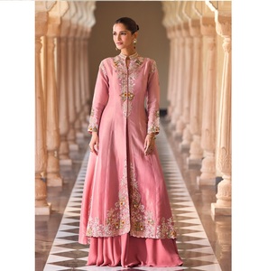 Traje Salwar Rosy de Diseñador Sayuri, Seda Cosmos con Estampado Digital y Bordado con Cuentas, Fabricante Mayorista de la India para Exportación - Product Image 1
