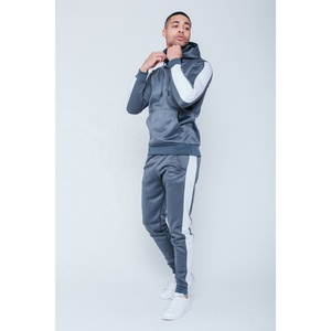 Marque personnalisée Vêtements décontractés pour hommes 100% Ensemble de survêtement en polyester Nouveau design Combinaison pour homme Pantalon de survêtement imprimé Vente en gros Jogging - Product Image 1