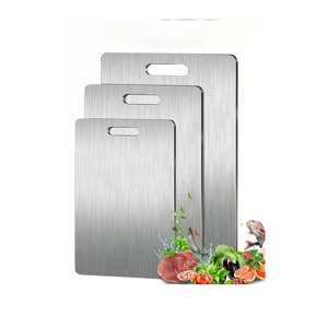 Tabla de cortar multifuncional y de última generación, hecha de metal, para uso en la cocina. - Product Image 2