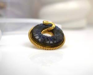 Colgante de Serpiente de Labradorita Tallada de Estilo Bohemio Chapado en Oro de 18K con Piedra Natural para Mujer - Product Image 2