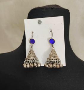 Exquisitos Aros Tribales Afganos con Incrustaciones Intrincadas de Lapislázuli Azul, Motivos Geométricos Estampados a Mano en Plata y Diseño en Cascada - Product Image 3