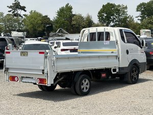Camion de fret 2-2,5 tonnes, modèle 2019, pour Porter 2 (H100), 1 tonne, CRDi, Super Cabine, 4x2, conduite à gauche, pneus R16, transmission automatique, couleur foncée - Product Image 2