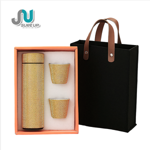 กระติกน้ำสุญญากาศสแตนเลสขนาด 500 มล. ดีไซน์ใหม่สุดหรูสำหรับสุภาพสตรี พร้อมตัวกระติกประดับเพชรและฝาปิดแสดงอุณหภูมิแบบ LED - Product Image 1