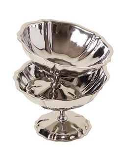 Bol classique en métal argenté avec motif cannelé et deux poignées en spirale, vaisselle réutilisable, centre de table décoratif - Product Image 4