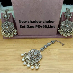 Ensemble collier choker et boucles d'oreilles Kundan en cuivre plaqué or vintage de luxe, de haute qualité, avec perles, et Maang Tikka, dernier design certifié - Product Image 2