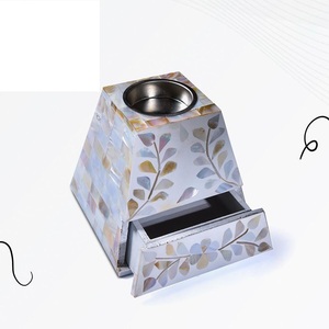 Porte-encens en nacre avec base en bois de santal, diffuseur aromatique écologique et tiroir de rangement - Product Image 1