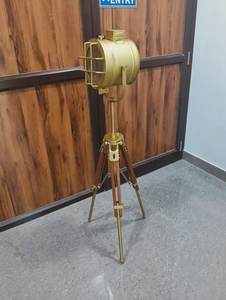 Lámpara de Pie Retro Industrial Moderna Náutica con Soporte de Madera, Foco Coleccionable Ajustable y Móvil, Trípode Hot Spot - Product Image 2
