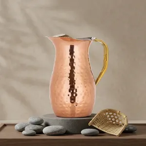 Carafe à eau en cuivre au design unique et durable avec poignée en laiton, pichet à eau en métal traditionnel pour le stockage et le service de l'eau potable - Product Image 3