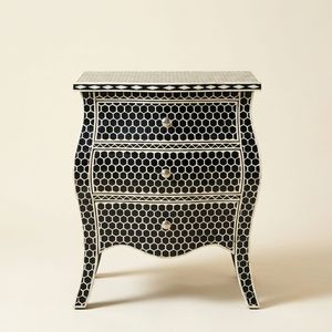 Mesa de Noche con Incrustaciones de Hueso Negro, 3 Cajones, Patrón de Panal, Hecha a Mano, Mueble de Lujo, Decoración Moderna para el Hogar - Product Image 1