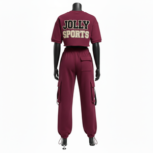 Conjunto Premium de Top Corto y Pantalones Cargo para Mujer, 320 GSM, Algodón y Poliéster, Felpa, Color Borgoña, Logotipo Chenille con Transferencia Térmica - Product Image 2