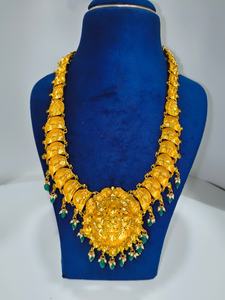 Collier de temple traditionnel indien du sud en or massif 22 carats, modèle Lakshmi Kasu Mala, fait main, avec pendentif pièce de monnaie déesse, long collier Haraam pour mariages - Product Image 2