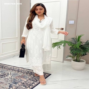Conjunto de Plazzo-Kurta y Dupatta de Muselina con Bordado de Hilo de Algodón Blanco para Uso Ocasional, Proveedor de Moda Femenina de Surat - Product Image 1