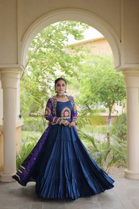 Robe en soie bleue élégante spéciale Navratri, chaniya choli traditionnel indien, tenue formelle Garba Gujarati, Lehenga choli de haute qualité - Product Image 1