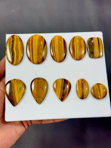 Pierre précieuse œil de tigre de qualité export, cabochon naturel pour la création de bijoux, la décoration intérieure et les objets de collection, disponible en grande quantité. - Product Image 1