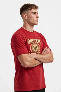 เสื้อยืดคอกลมแขนสั้นสีแดงสำหรับผู้ชาย ONETEN พร้อมพิมพ์ลายโลโก้นกอินทรีด้านหน้า - Product Image 4