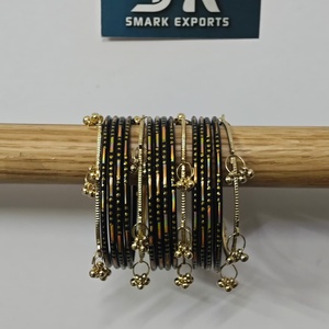 Juego de Brazaletes de Cristal Negro de Lujo con Dijes Dorados Ghungroo, Joyería Tradicional Hecha a Mano, Étnica, para Novias, Moda Femenina - Product Image 3