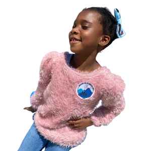 Suéter Peludo JJoa para Niña Pequeña con Coletero, Suéter Rosa Suave con Parche Bordado para Niñas Pequeñas, Ropa Casual - Product Image 1