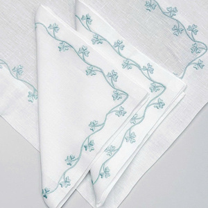 ชุดผ้าปูรองจานและผ้าเช็ดปากปักลายใบไม้มงคลแบบดั้งเดิมสุดหรู ซักได้ ผ้าลินินสีขาว สำหรับงานแต่งงานและงานเลี้ยงที่บ้าน - Product Image 2