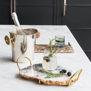 Plateau de service en marbre et bois personnalisé avec un design unique en métal et en acier pour la maison, la cuisine et la décoration élégante. - Product Image 5