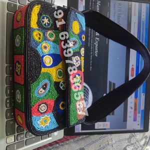 Bolso de Lona con Cuentas de Vidrio Geométricas Abstractas Multicolores Negras, Motivo Vibrante de Patchwork, Bolso Bandolera con Solapa - Product Image 5