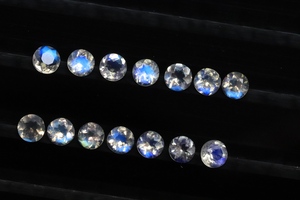 พลอยมูนสโตนแท้ ขัดเงาอย่างดี ขนาด 3.50 มม. รูปทรงกลม สีฟ้าประกายรุ้ง สำหรับทำเครื่องประดับ - Product Image 5