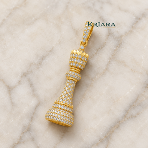 Pendentif Reine d'échecs en argent 925 plaqué or 18 carats avec moissanite, forme couronne, thème mariage de luxe, breloque unisexe, cadeau bijoux - Product Image 2