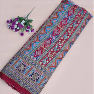 ผ้าเครปสีแดงเข้มลายเรขาคณิตพิมพ์ลายชนเผ่าพร้อมขอบลายเพสลีย์สำหรับตัดเย็บชุดคุर्ติ - Product Image 1