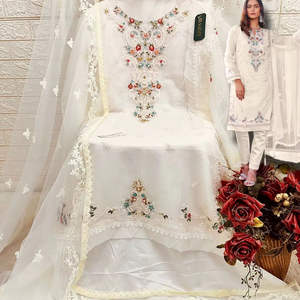 Costumes en organza indiens et pakistanais pour femmes, style nouveau, travail de broderie lourd pour les occasions de fête - Product Image 3