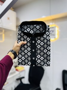 Kurta de Algodón Estampada en Blanco y Negro para Hombre, Corte Regular, Largo hasta la Rodilla, Estilo Tradicional Informal de India y Pakistán, para Fiestas y Bodas - Product Image 4