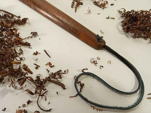 ที่โกยรองเท้าไม้ทำมือขนาด 24 ซม. ลายต้นพลัม ขัดเงา ของขวัญส่วนตัว ราคาถูก สไตล์น่ารัก งานฝีมือธรรมชาติ - Product Image 3