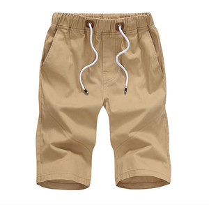 Pantalones cortos de algodón cómodos para hombre, diseñados para días cálidos y actividades diarias, con tela suave y corte relajado. - Product Image 1