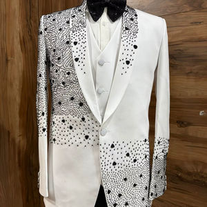Traje de esmoquin blanco para hombre con solapa de chal adornada con cristales negros – Traje de 3 piezas para bodas, bailes de graduación y fiestas - Product Image 1
