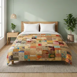 Couvre-lit en soie beige fait main, patchwork, couvre-lit indien en soie Kantha - Product Image 1
