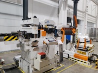 Dérouleur, redresseur et alimentateur 3-en-1 HAIWEI avec roulement et engrenage pour presse à poinçonner et machine de profilage de tôles 2,2-4,5 kW 1-18 m/min