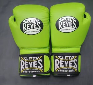 Guantes de Boxeo Profesionales Cleto Reyes, Color Verde Lima, de Cuero, con Cordones, 14oz, para Adultos - Product Image 2
